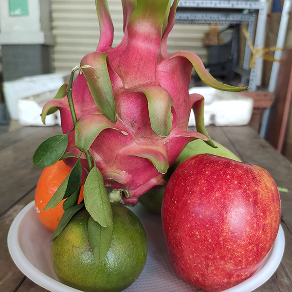 Combo trái cây và hoa cát tường